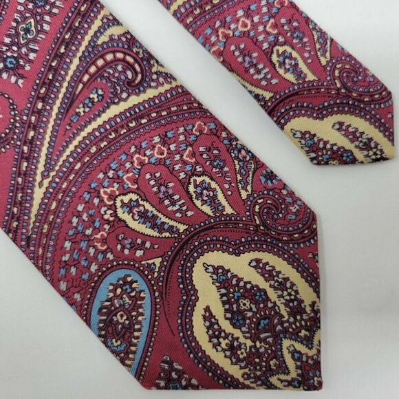 VINTAGE NEIMAN MARCUS SILK TIE RED CREAM BLUE PAISLEY LUXURY DESIGN 3.25" - Picture 1 of 2